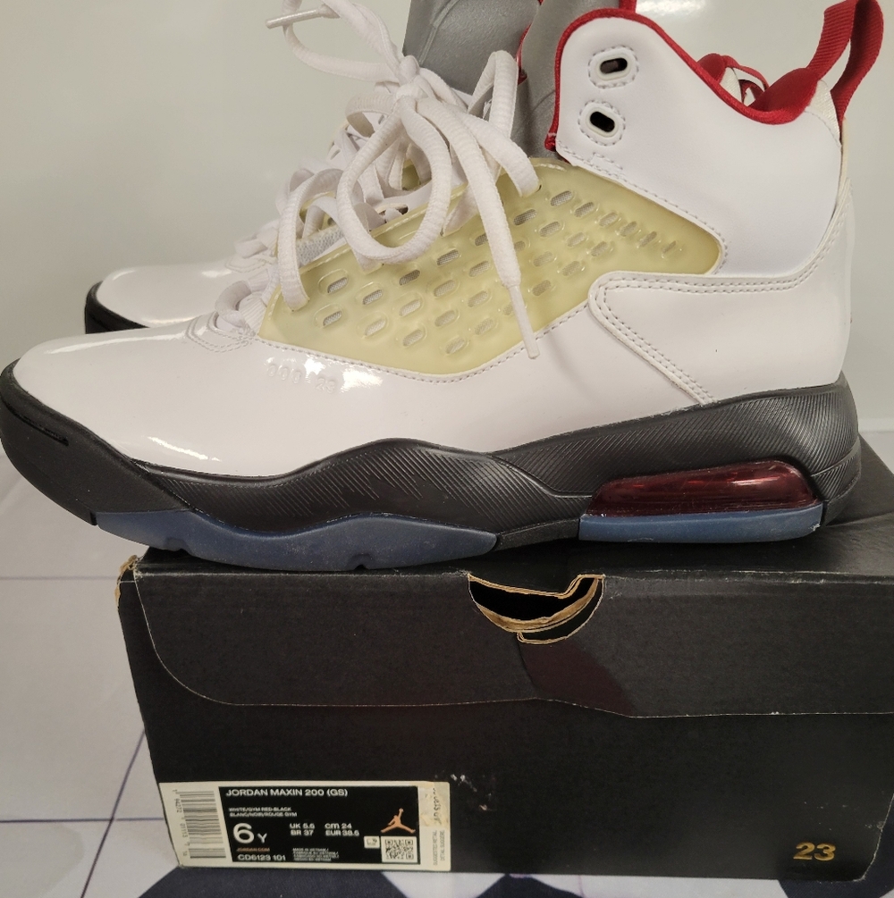 Nike Air Jordan Maxin 200 White Red Black Basketball Shoes With Box, 6 Youth - Picture 2 of 9